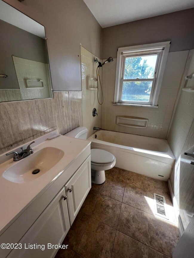 Building Photo - 1002 Meadow Hill Rd