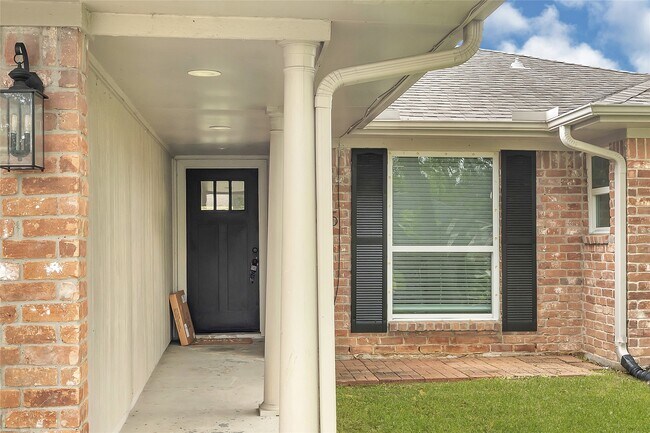 Building Photo - 10115 Kirkbluff Dr