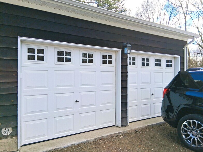 Building Photo - 34 Old East Neck Rd