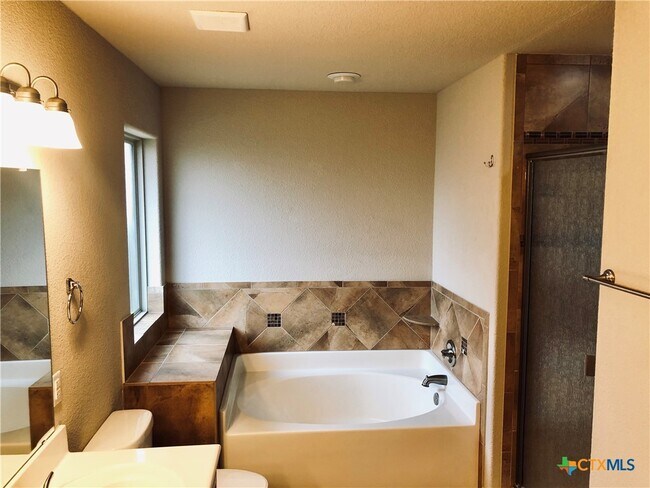 Building Photo - 606 Tumbleweed Dr