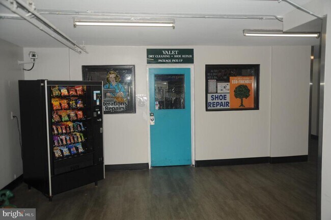 Building Photo - 10401 Grosvenor Pl