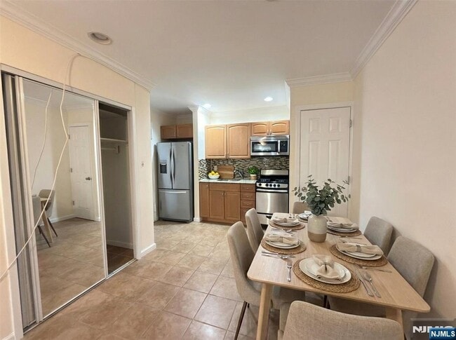 Building Photo - 400 Fairview Ave