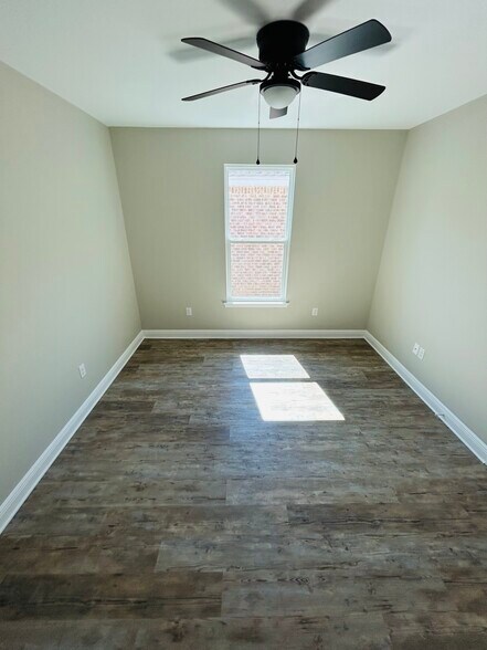 Building Photo - 5991 Born Dr