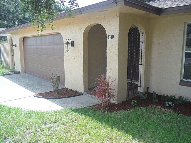 Building Photo - 4310 Cove Dr