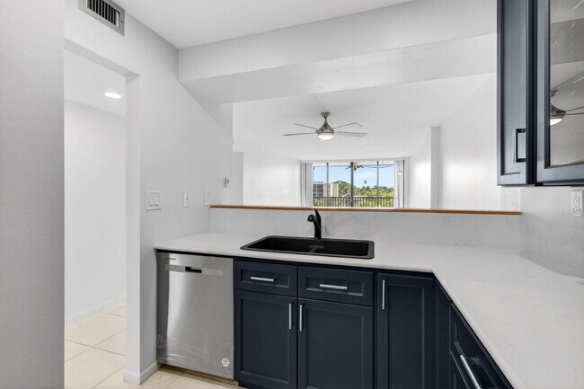 Building Photo - 12 Royal Palm Way