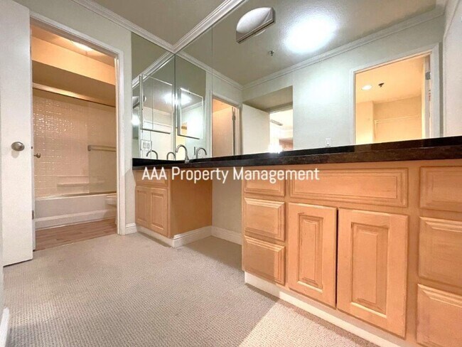 Building Photo - 2530 Oak Rd