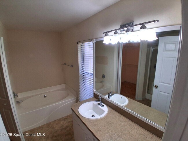 Building Photo - 660 Wickham Lakes Dr
