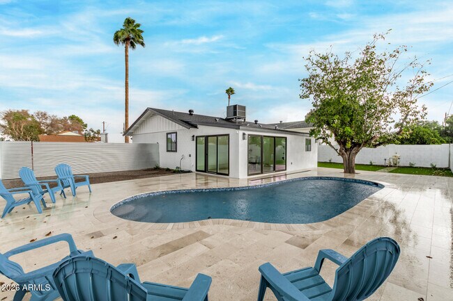 Building Photo - 8401 E San Miguel Ave