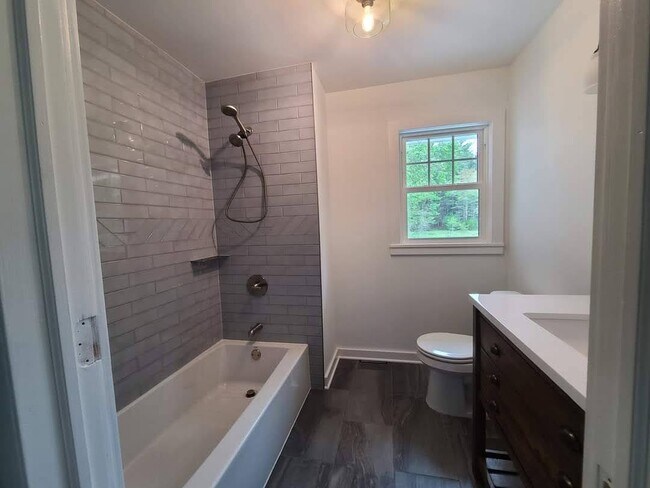 Building Photo - 5 Beaver Brook Rd