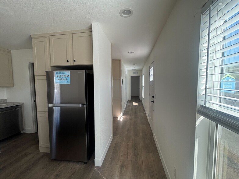 Building Photo - 2060 N Center St