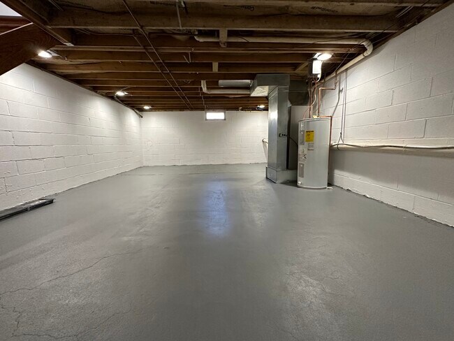 Building Photo - 6655 Musgrave St