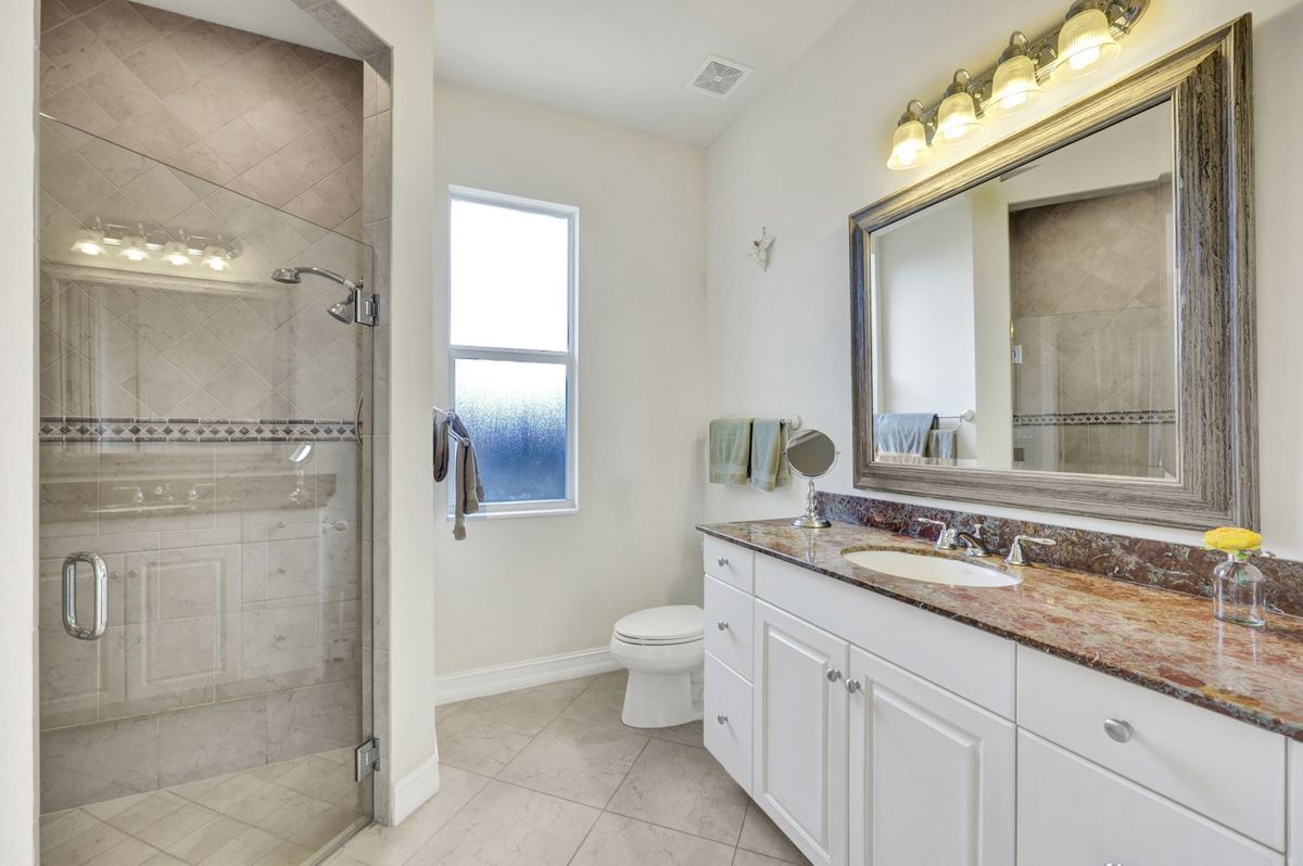 Building Photo - 684 98th Ave N