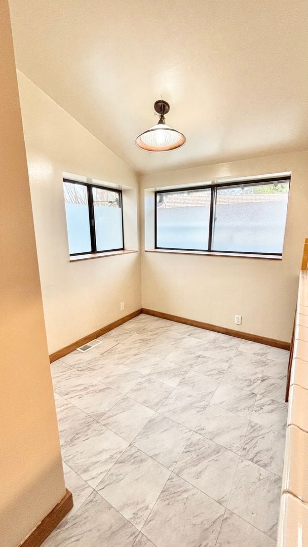 Building Photo - Character-Rich 1912 Home in North Portland – Spacious 2 Bed / 1 Bath