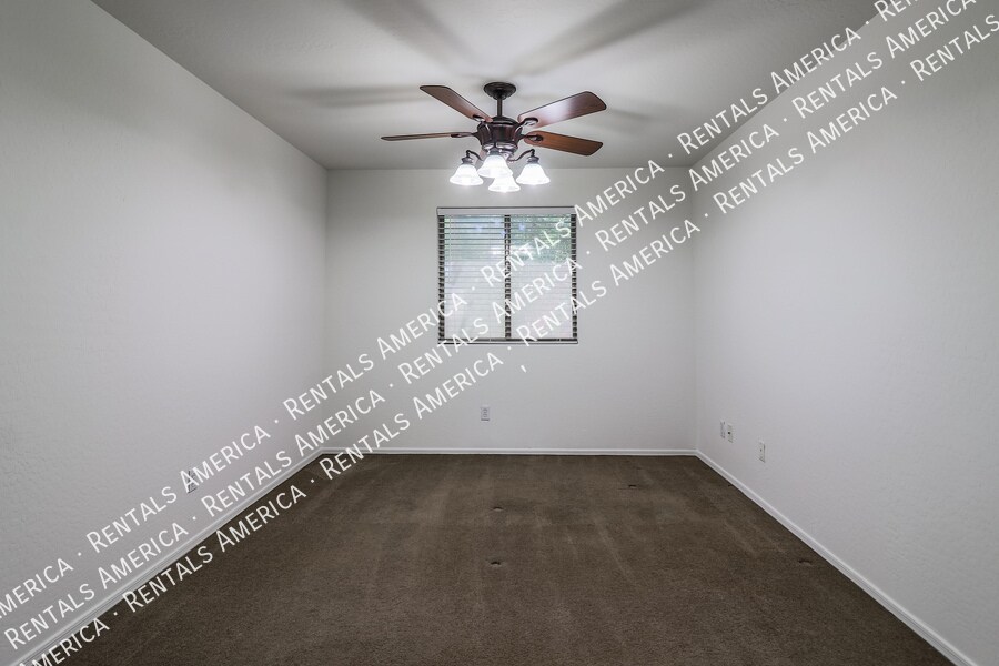 Building Photo - 10606 W La Reata Ave