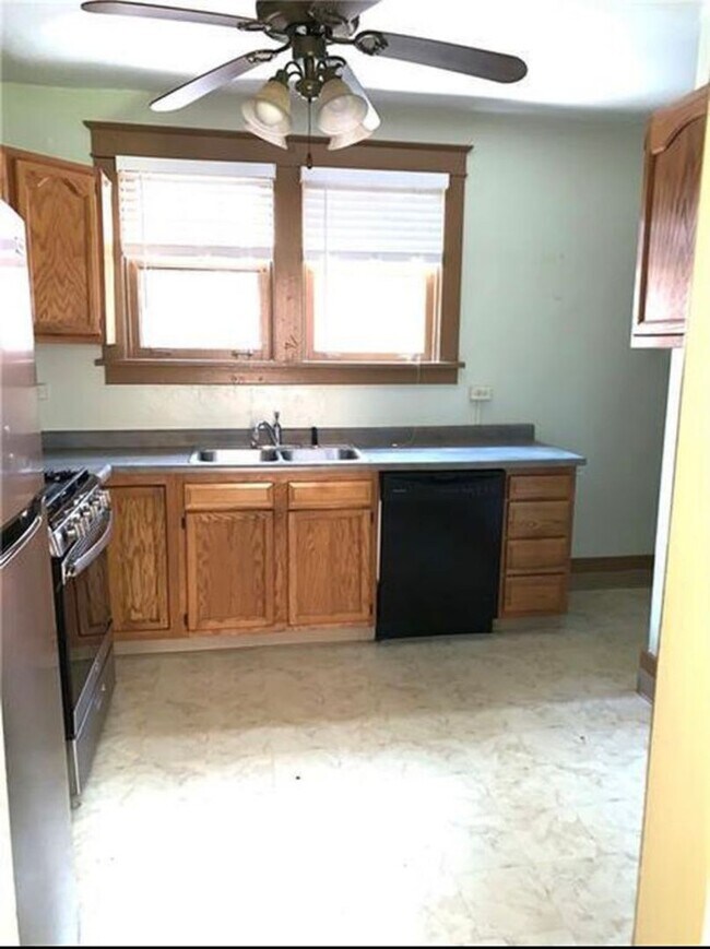 Building Photo - 4005 California Ave