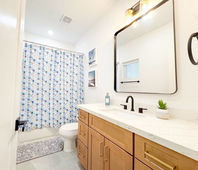 Building Photo - 2706 Cochran St