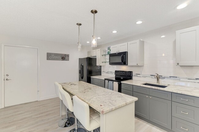 Building Photo - **AVAILABLE STARTING FEBRUARY 2026 FOR UP TO 6 MONTHS **