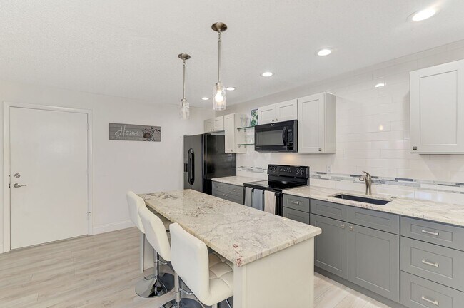 Building Photo - **AVAILABLE STARTING FEBRUARY-APRIL 2026 SEASON FOR $3200/month**