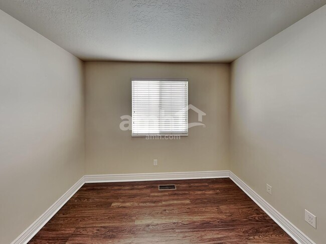 Building Photo - 1604 Shadow Dr