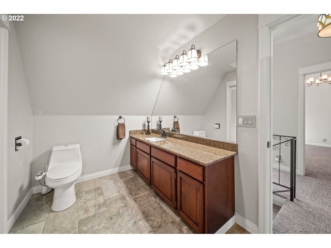 Building Photo - 5 bedroom 4 Bathroom Spectacular Townhome ~ Parking, A/C and More!