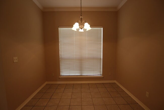 Building Photo - Stunning 3 Bedroom in Vineyard Estates! Av...