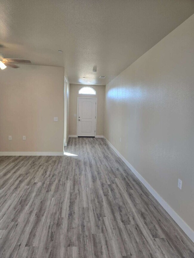 Building Photo - Newly Constructed North Merced Home! Uniqu...