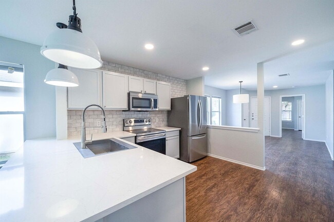 Building Photo - 3002 Crownover St