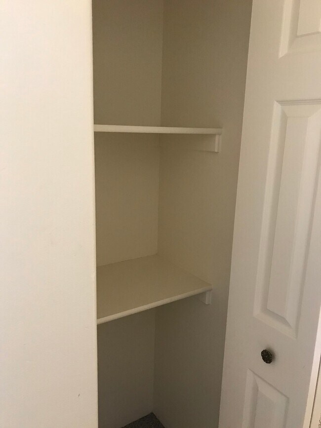 Building Photo - (SAM 15) 3 bedroom and 1.5 Bathroom duplex