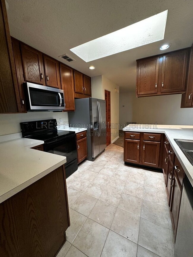 Building Photo - 2719 Merrie Oaks Rd