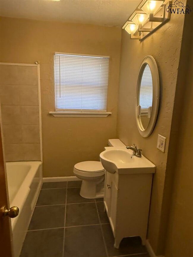 Building Photo - 4718 Alamo Dr