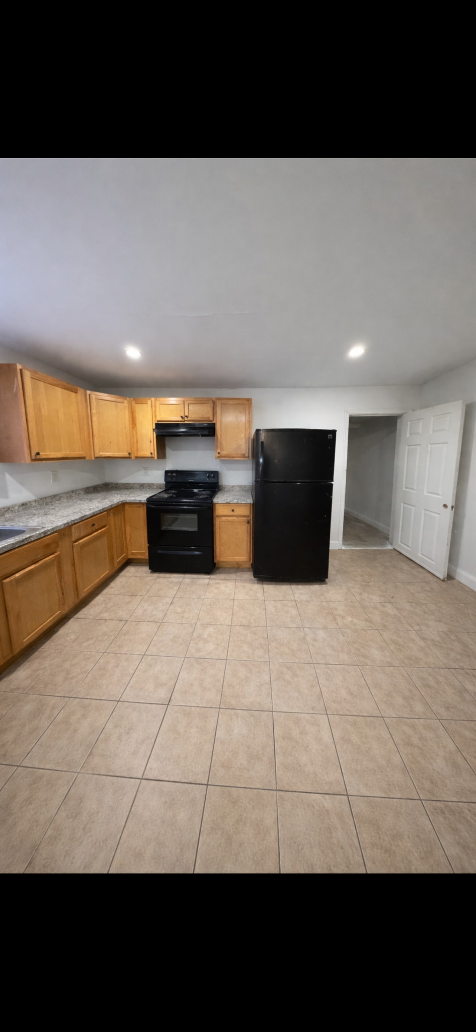 Building Photo - 616 W 6th St