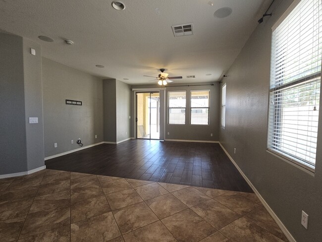 Building Photo - 845 E Doral Ct