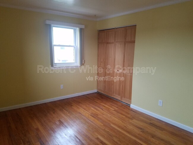 Building Photo - 10 Colonial Ct