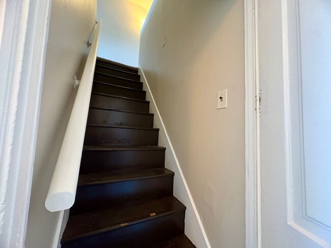 Building Photo - 3 Bedroom 1 Bathroom in Harrisburg!