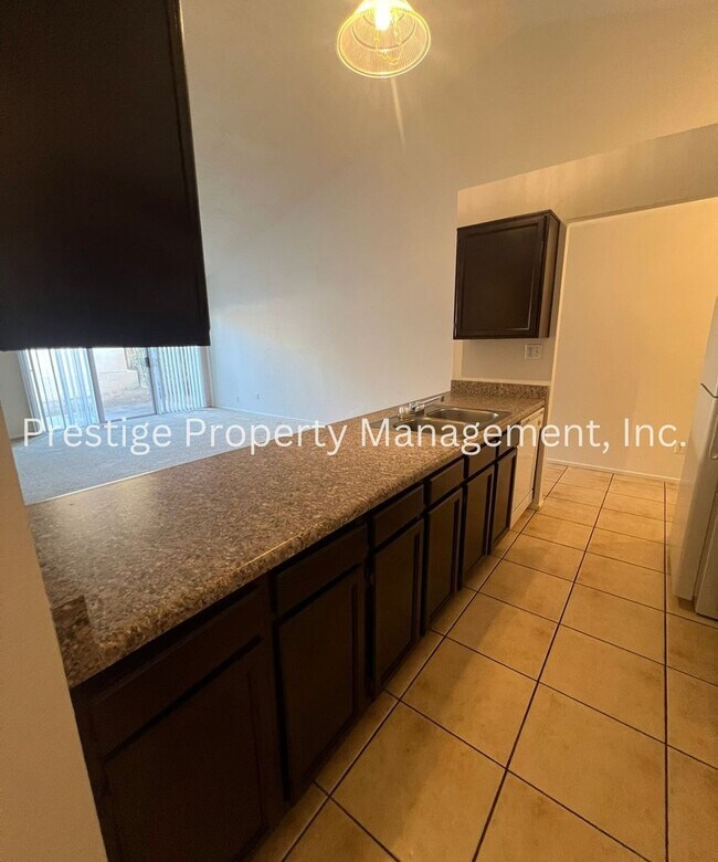 Building Photo - Wonderful Townhouse Located in the Northwest!!!