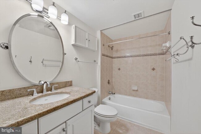 Building Photo - 7111 Woodmont Ave