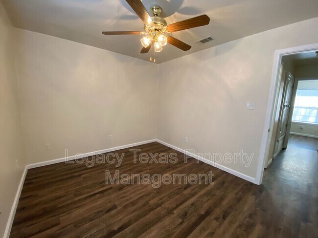 Building Photo - 1719 Short St