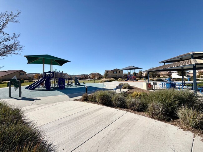 Building Photo - Solar Powered 4 Bedroom 3.5 Bath Sagewood Home with Private Casita & 3 Car Garage