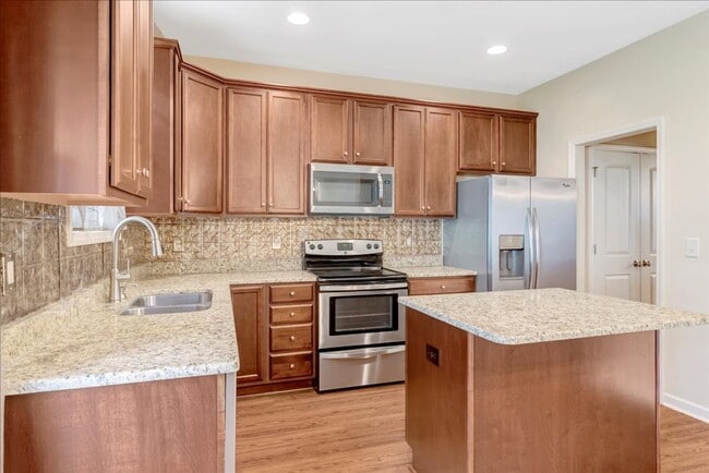 Building Photo - Updated Home with Fenced Yard in Massey Preserve