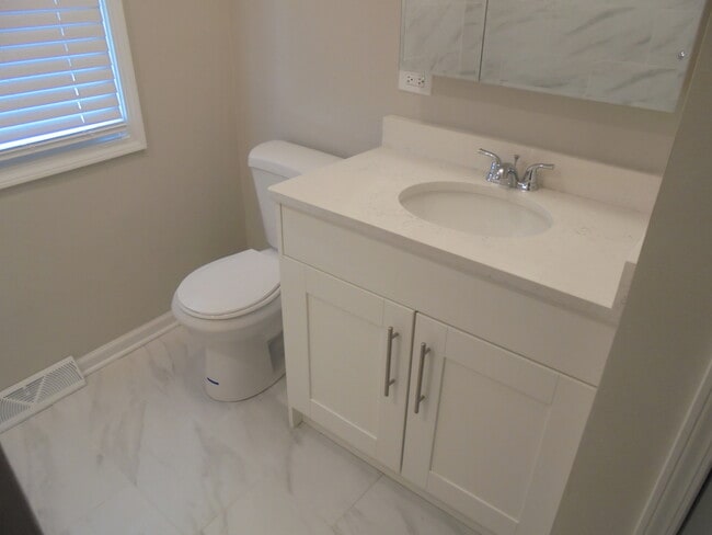 Building Photo - 1808 W Ridgeland Ave