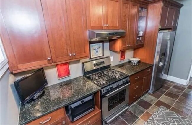 Building Photo - 3213 W Grace St