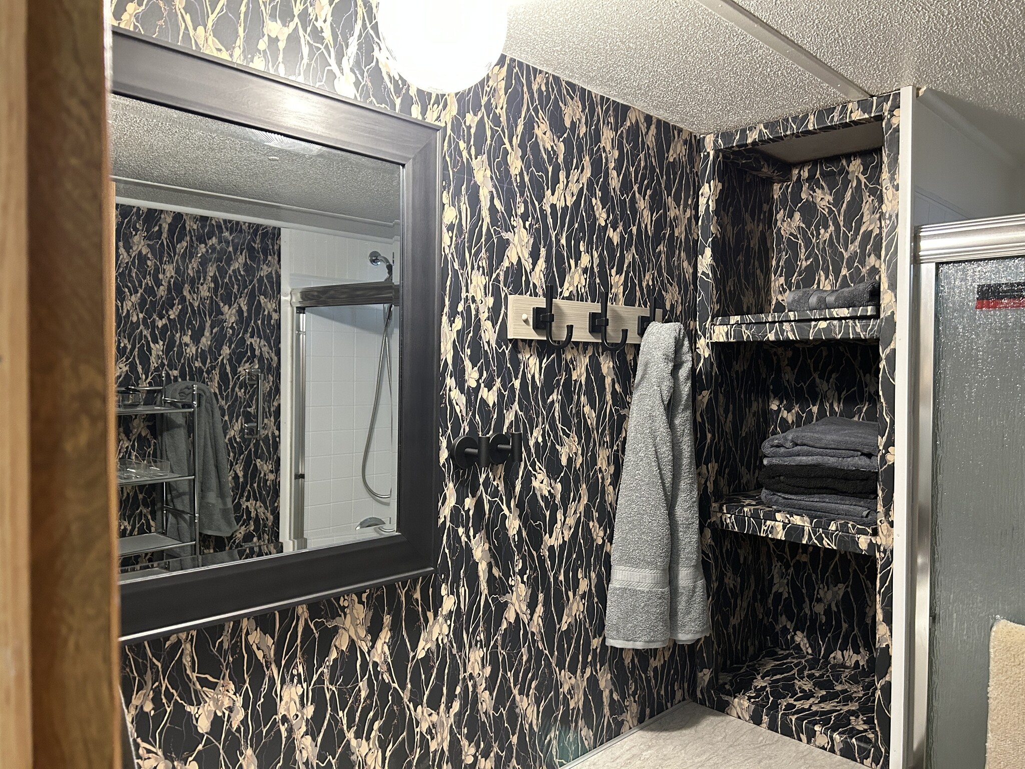 Bath shelves and hooks for extra storage - 10975 E US Highway 64
