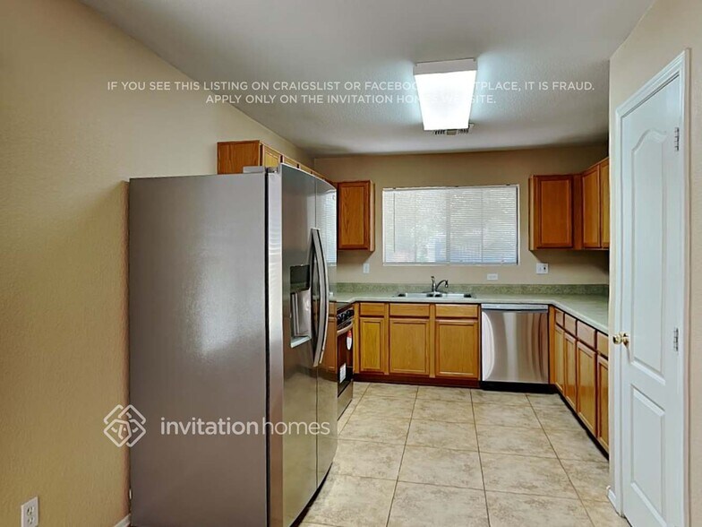 Building Photo - 3075 E Santa Rosa Dr