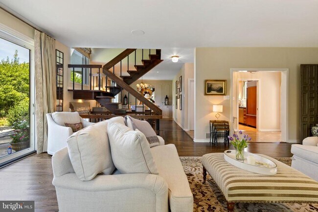 Building Photo - 4 Brettagne