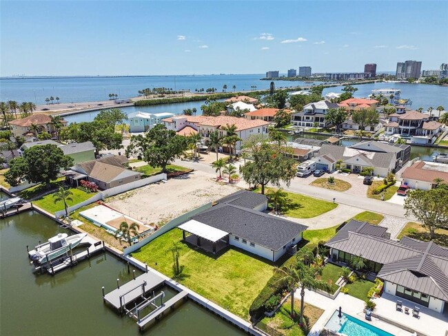 Building Photo - 3913 Fontainebleau Dr