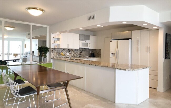 Building Photo - 177 Ocean Ln Dr