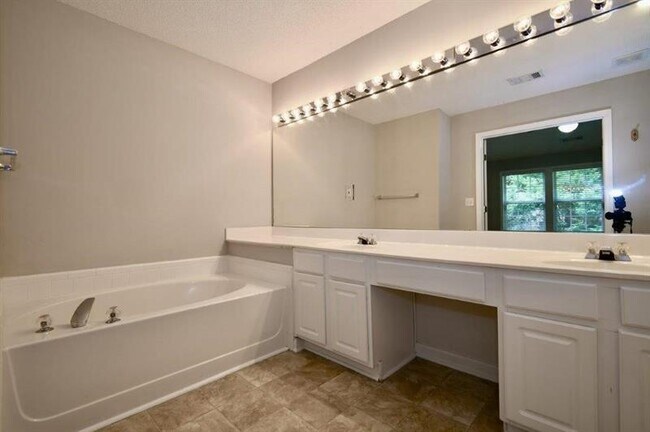 Building Photo - 3905 Timbercreek Cir