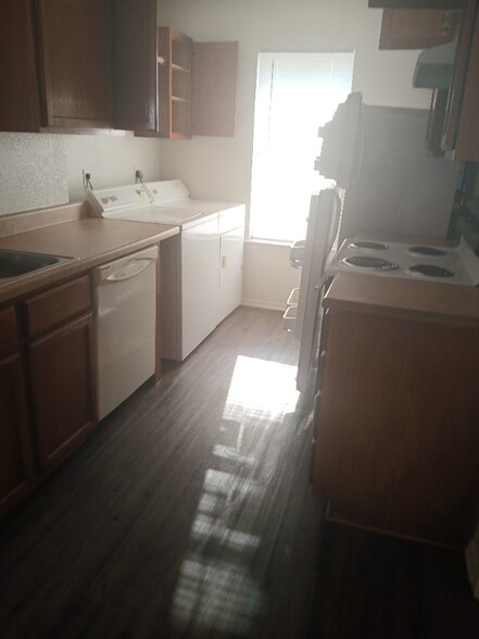 Building Photo - 5804 Redstone Dr