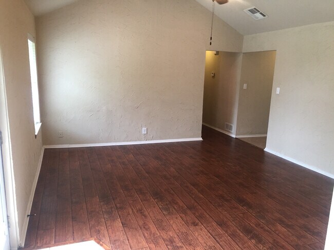 Building Photo - 3409 S Carolina Dr