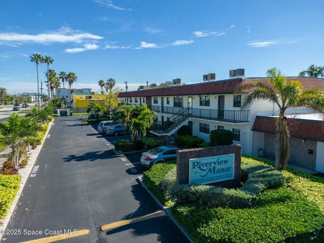 Building Photo - Riverview Manor 306
